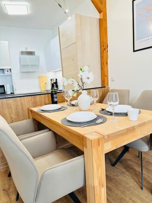 Modern Eingerichtete Wohnung Im Stadtzentrum Zittau Kostenloser Parkplatz Eksteriør billede